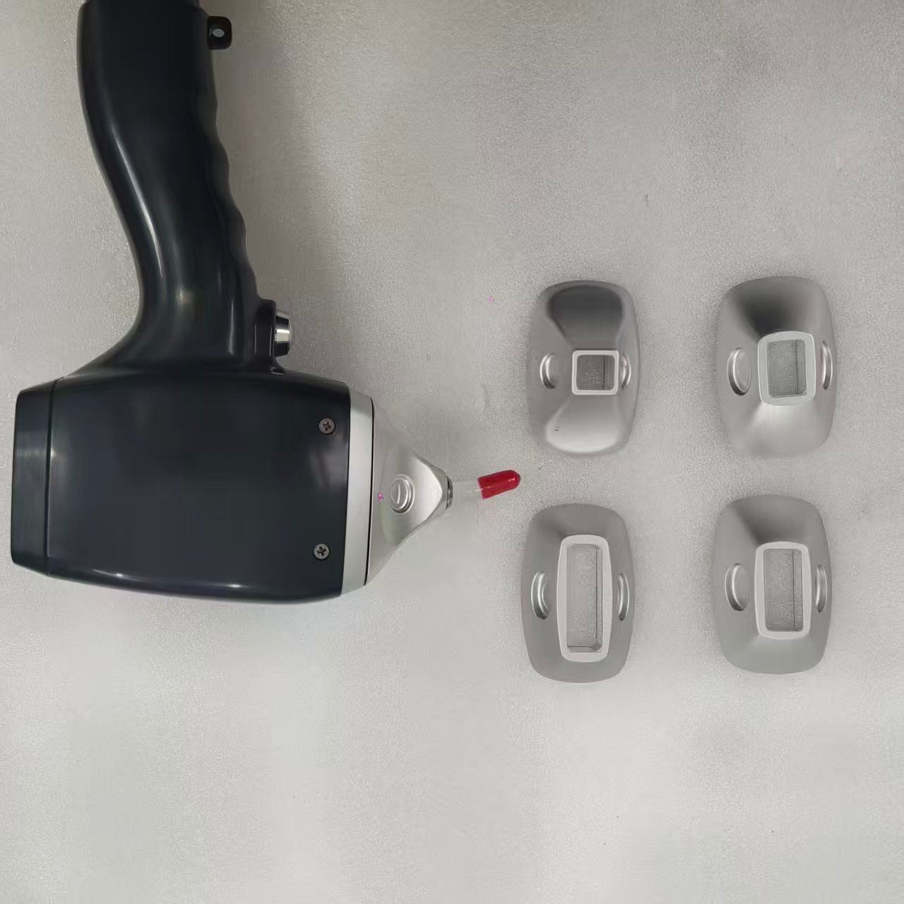 Aparat Profesional pentru Epilare Definitiva cu Dioda Laser, 4 lungimi de unda 755nm+808nm+940nm+1064nm, Manipuli cu Display Digital, 5 Capete Detasabile, 100 milioane impulsuri, ProLaser, 3500W, cu doi manipuli